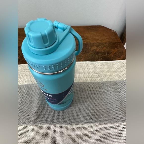 New!! 18oz Takeya Water Bottle - Picture 4 of 4